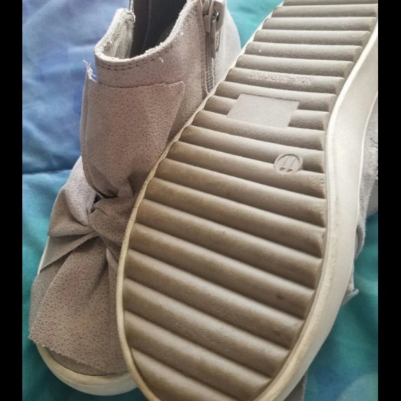 Sneaker - Picture 2 of 2